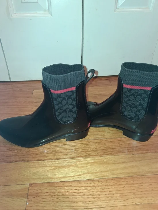 Coach Glossy Black Rain Ankle Boots with Gray Knit Cuff and Pink Tab - Picture 6 of 8